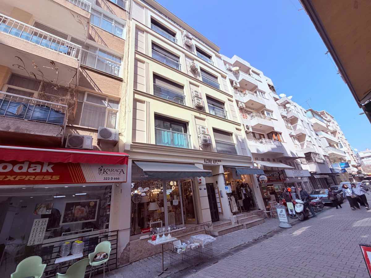 KARŞIYAKA ÇARŞI YAKININDA GENÇ BİNADA 1+1 SATILIK DAİRE