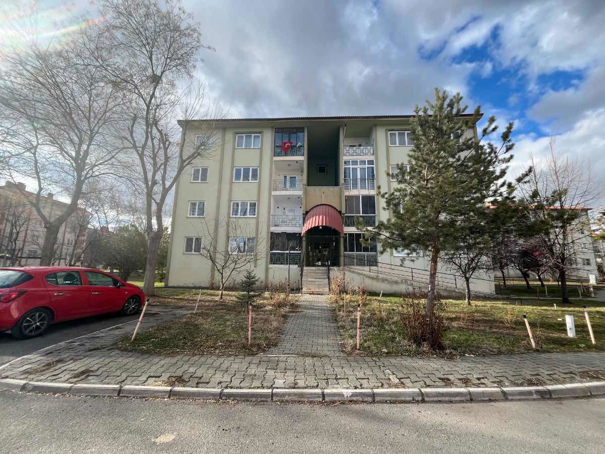REMAX DEM'DEN ÇARŞI TOKİ DE FERAH 3+1 KİRALIK DAİRE