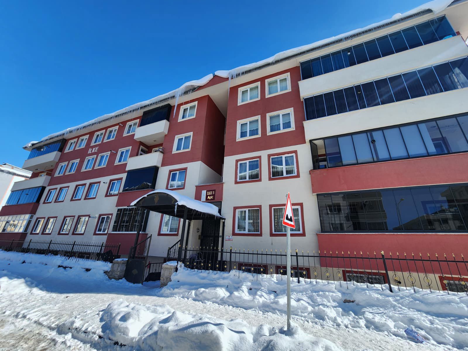 REMAX İLKE'DEN ŞÜKRÜPAŞA DADAŞKÖY CADDESİNDE 3+1 KİRALIK DAİRE