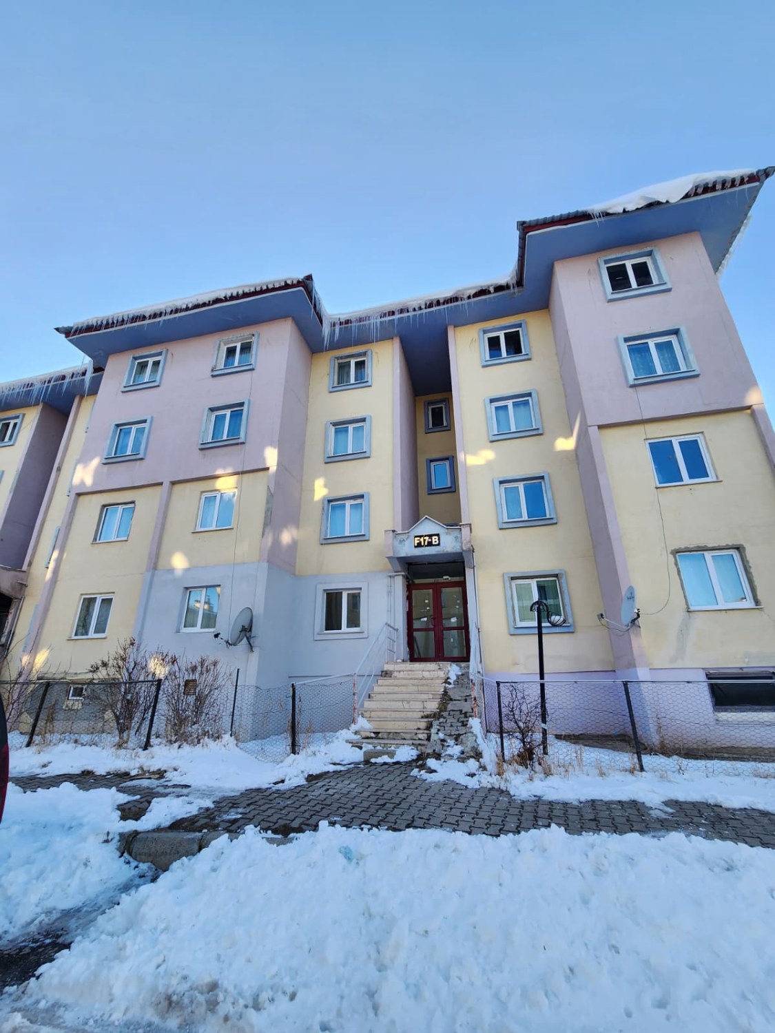 REMAX İLKE'DEN ILICA'NIN MERKEZİNDE TOKİLERDE 2+1 SATILIK DAİRE