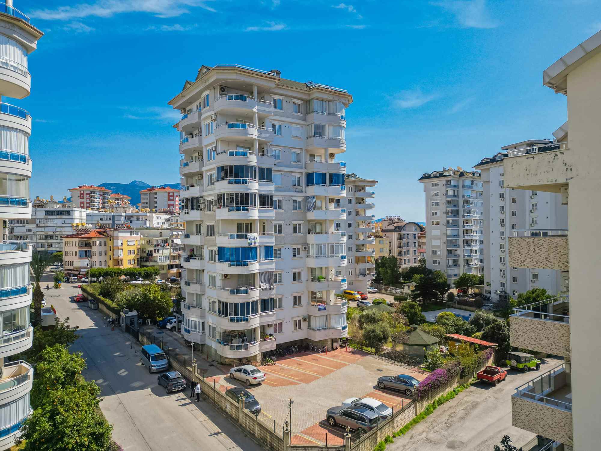 ALANYA CIKCILLI'DE MERKEZI SITE İÇINDE ARA KAT SATILIK 3+1 DAIRE