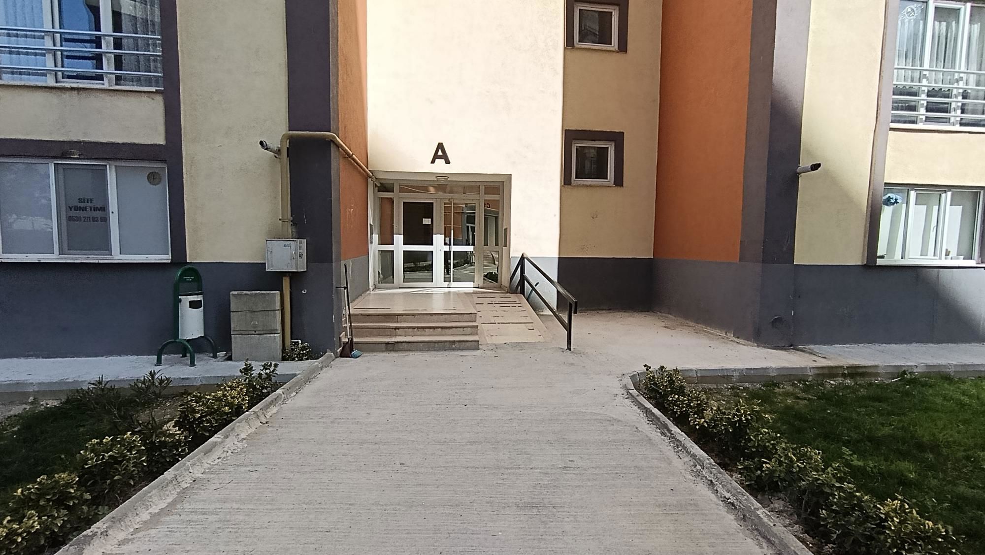 REMAX LAND'DEN CUMHURIYET MAHALLESI TEPE ŞEHIR SITESI KIRALIK 1+1 DAIRE