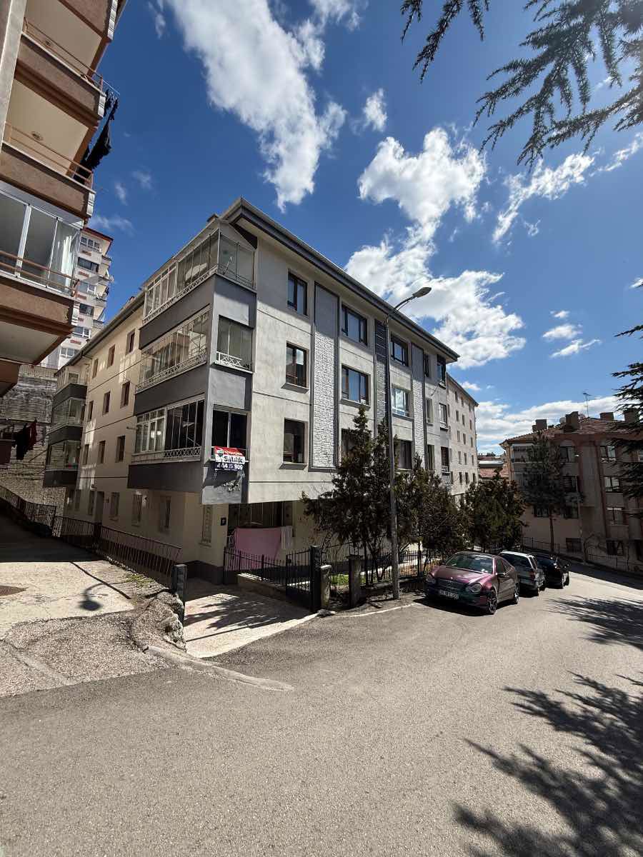 İNCIRLI'DE YENILENMIŞ 3+1 DAIRE, 119M², OTOPARKLI