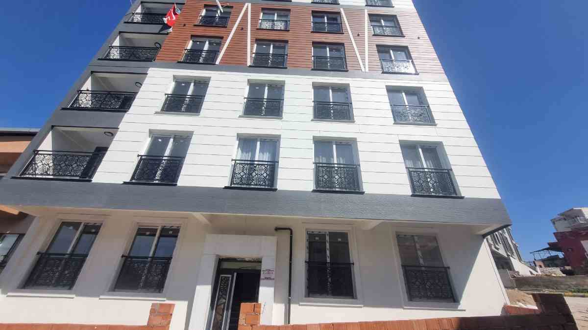 MENEMEN UĞUR MUMCU MH. 1+1 ARAKAT BALKONLU MENEMEN DEVLET HASTANESI YAKINI
