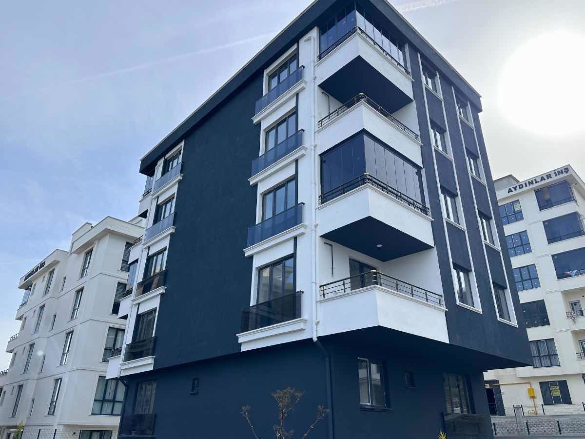 İNCESU YALI DA SAHİLE 5 DK. MESAFEDE AR KAT 2+1 FIRSAT DAİRE