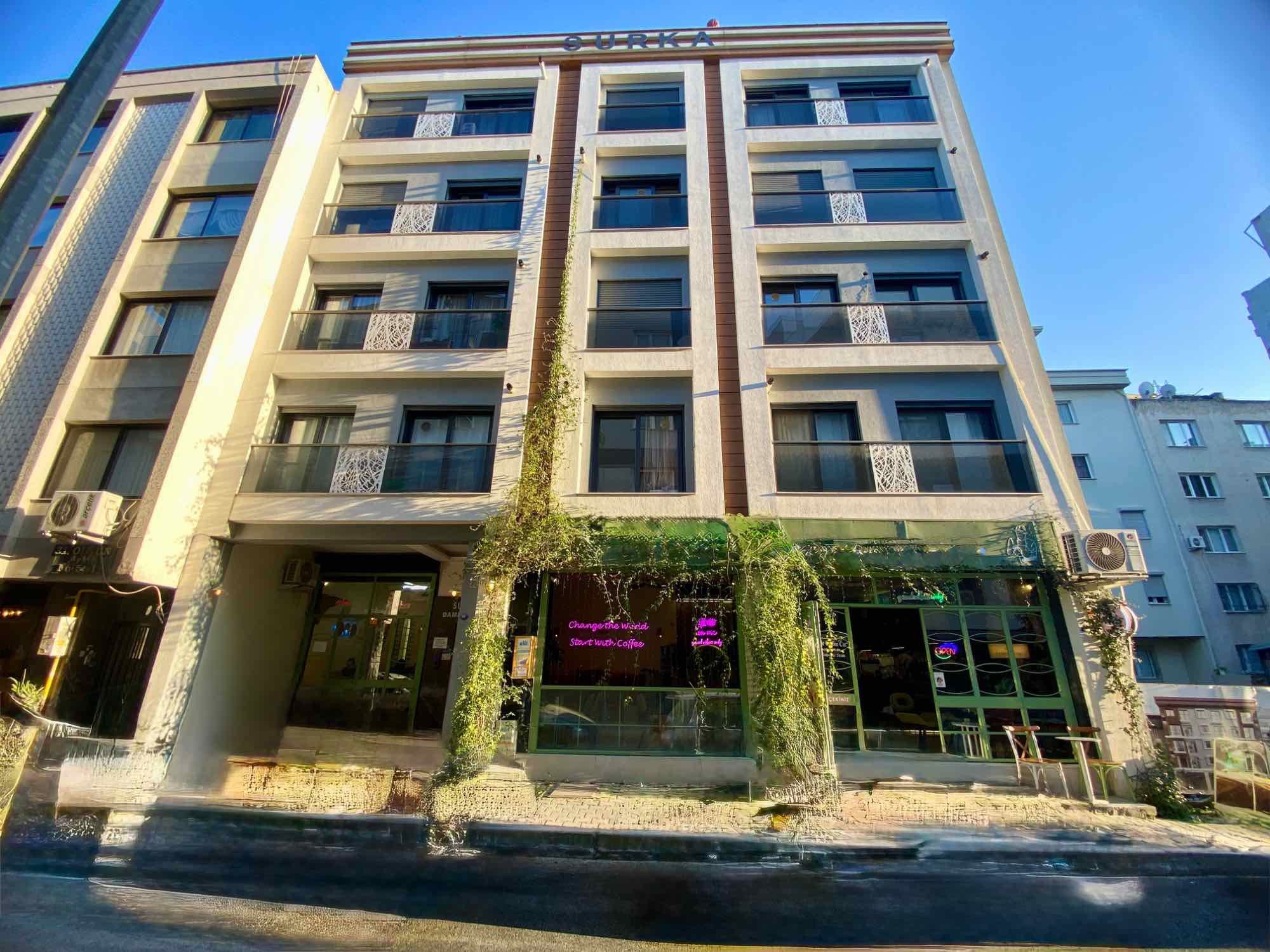 İZMIR BORNOVA KÜÇÜKPARK YAKINI KIRALIK GENIŞ 2+1