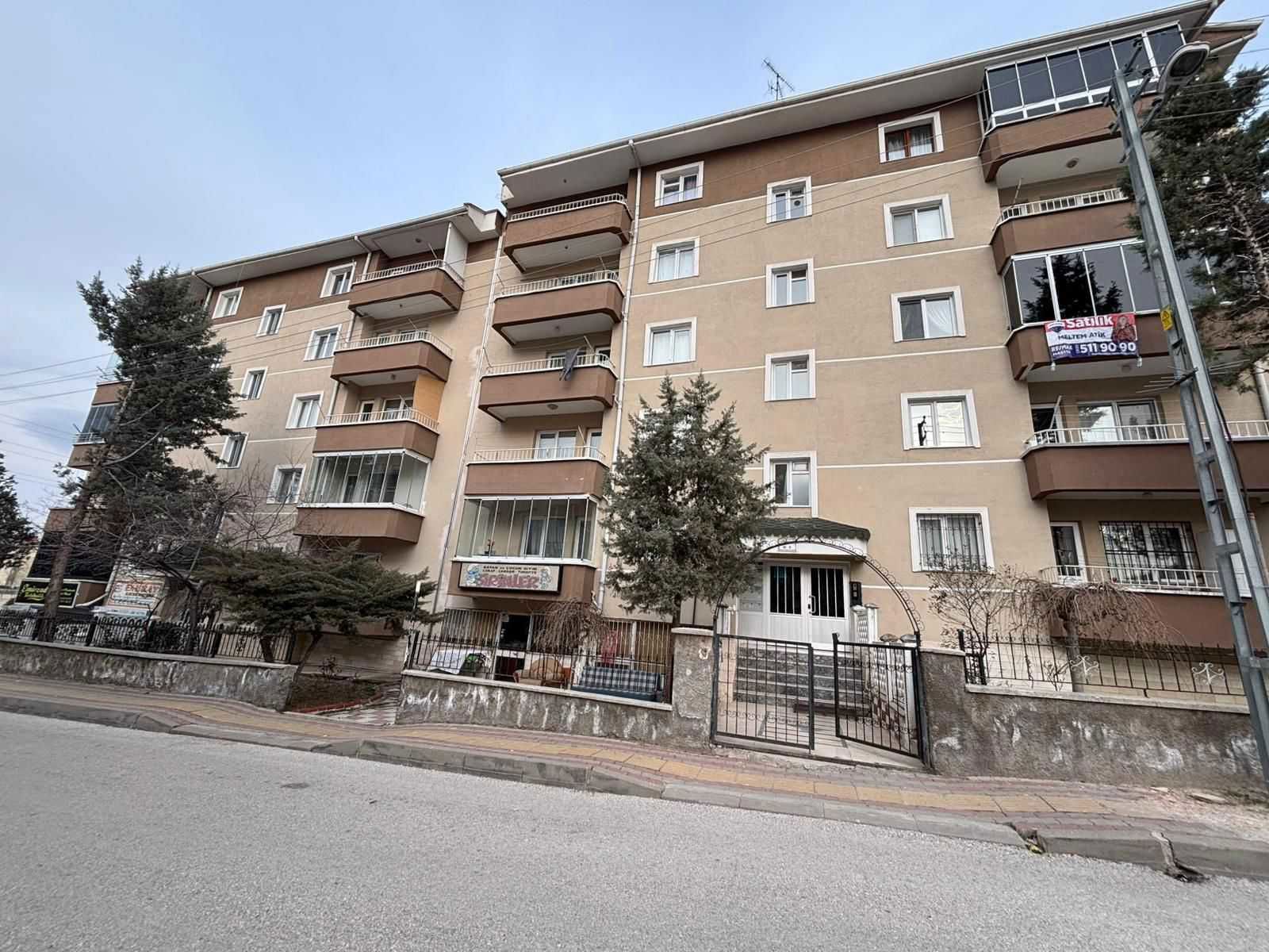 YUNUS EMRE MAHALLESİ ELMAS SİTESİ'NDE SATILIK 3+1 DAİRE