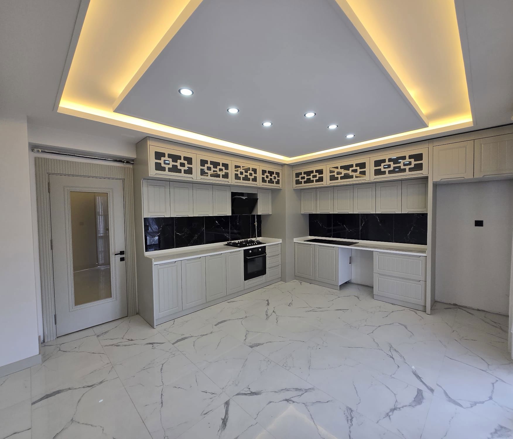REMAX İLKE'DEN YILDIZKENT'TE 4+1 ARA KAT SATILIK LÜX DAİRE