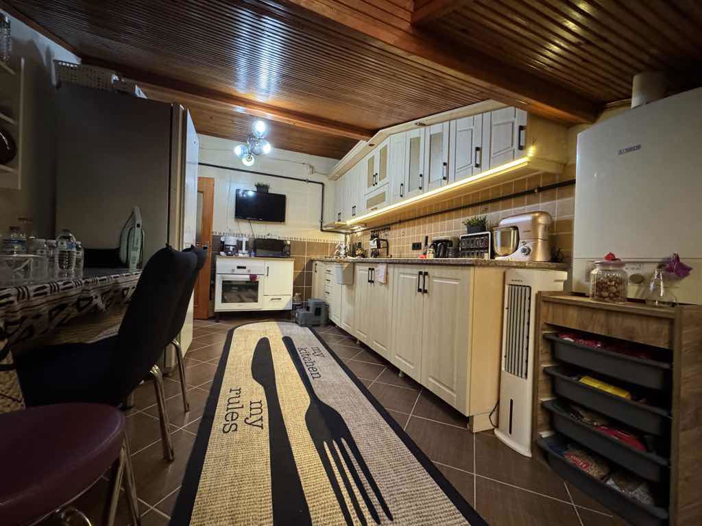 SIFIR EŞYALI HARİKA LOKASYON FIRSAT 1+1 SATILIK DAİRE