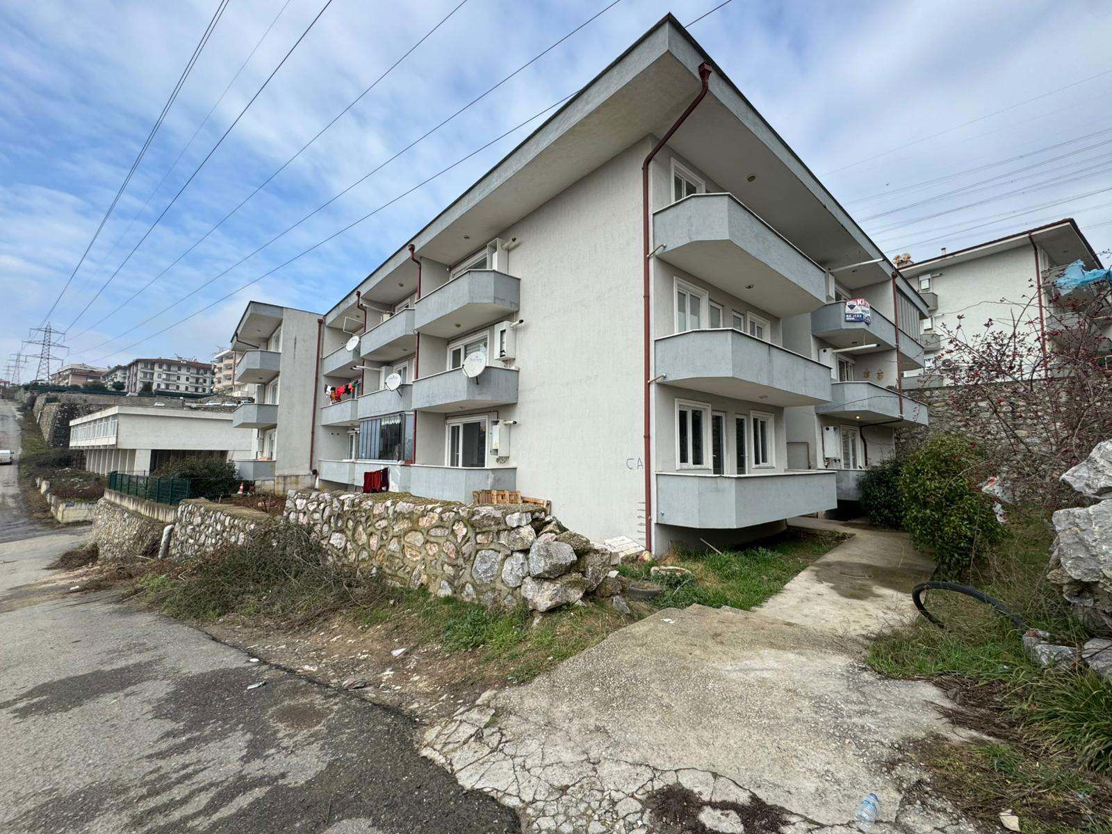 SERDİVAN KEMALPAŞA DA REMAX MAVİ DEN EŞYALI SATILIK 1+1 3.KAT