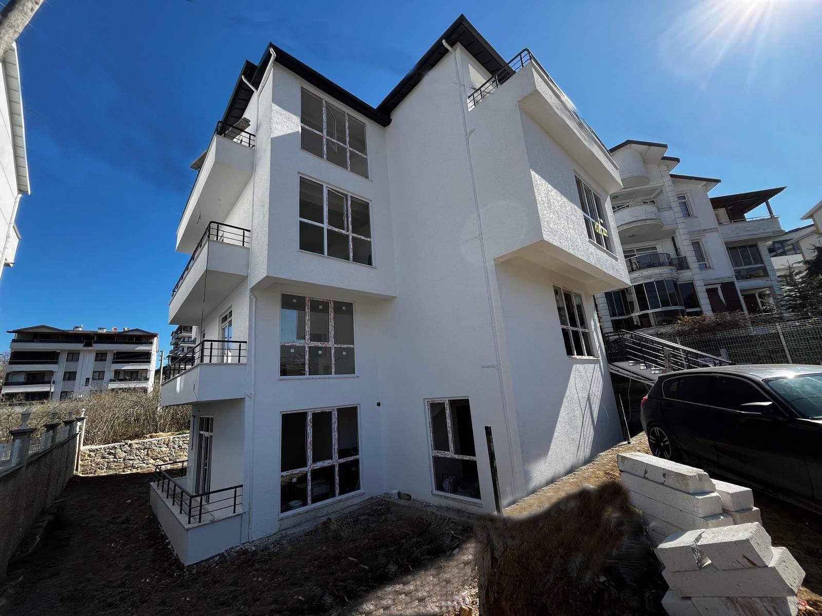 REMAXÇAKRA ÖMER ONAYCIDAN TOPÇULAR'DA GENIŞ BAHÇELI 3+1 DUBLEKS