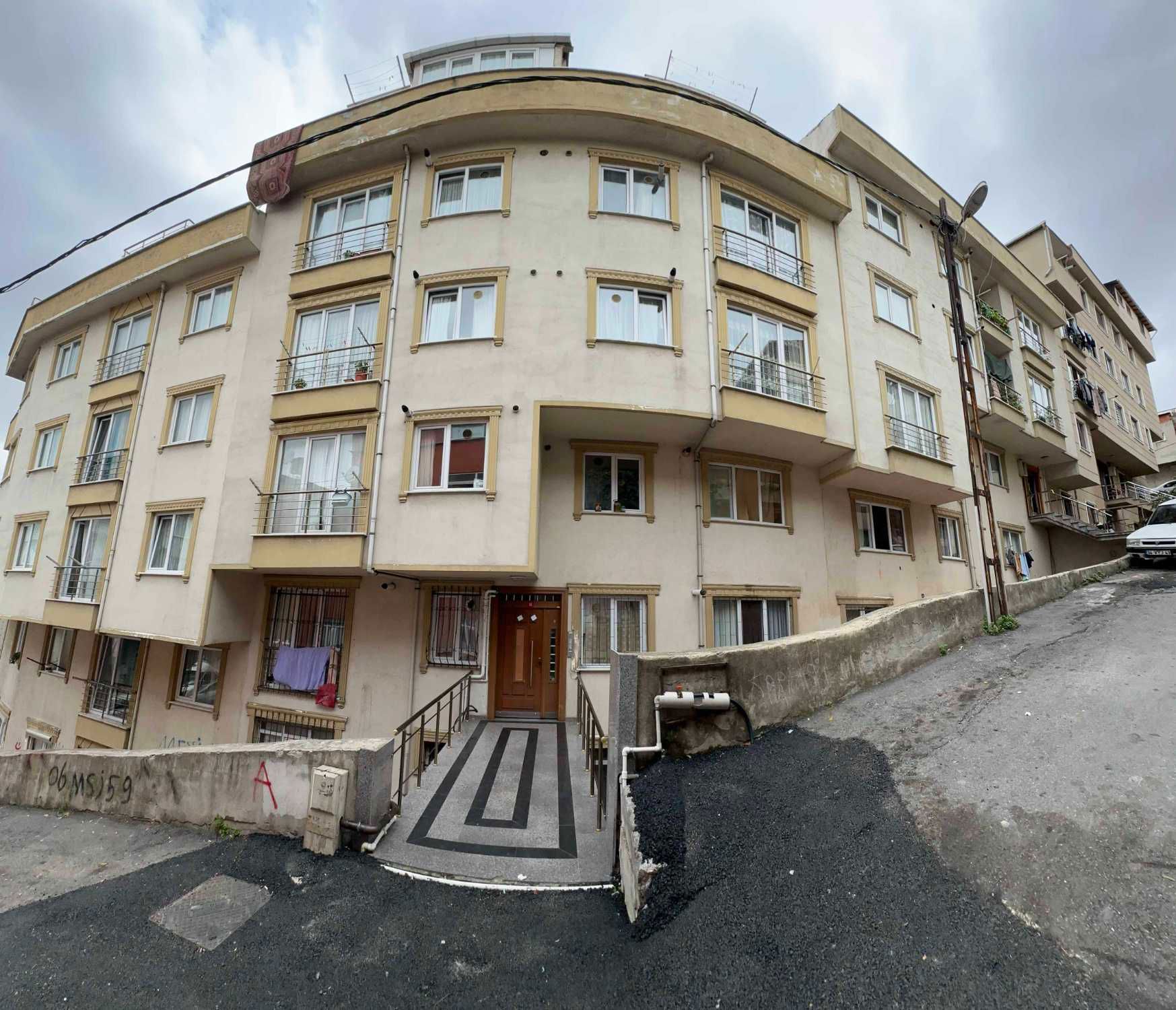 YENİSAHRADA METROYA YÜRÜME MESAFESİNDE SATILIK 2+1 DAİRE