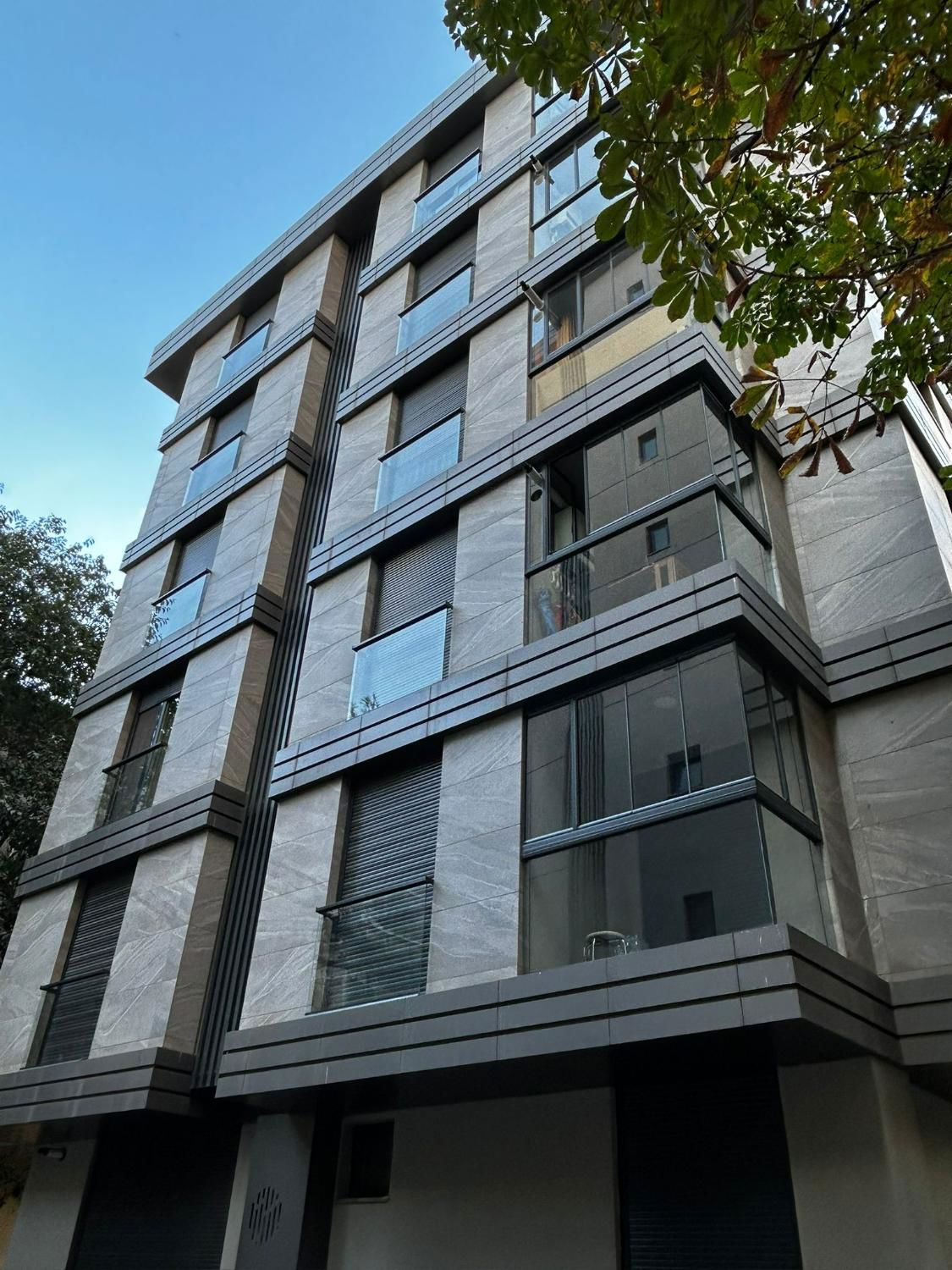 ERENKÖY ETHEMEFENDİ CAD'DE BAHÇELİ 2+1 KİRALIK İŞ YERİ
