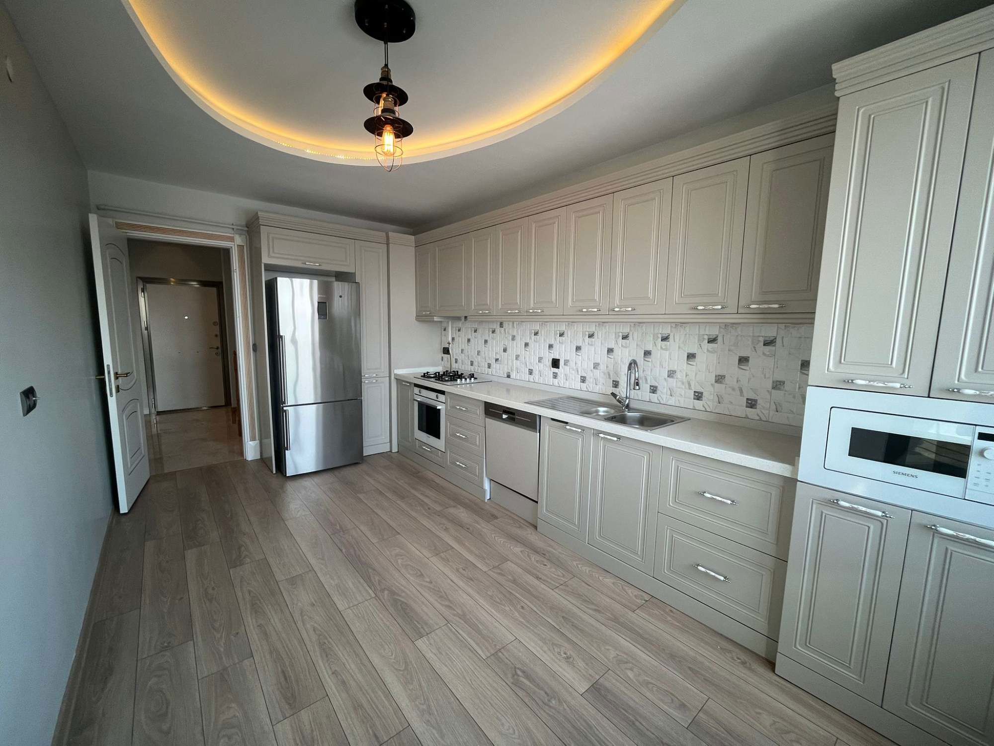 REMAX İLKE'DEN KOMBİNA CADDESİ'NDE 4+1 SATILIK DAİRE