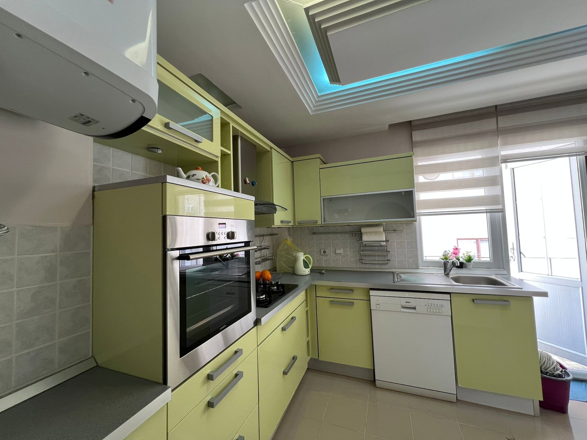 GAZİOSMANPAŞA BOĞAZ SOKAKTA SATILIK 3+1 DAİRE