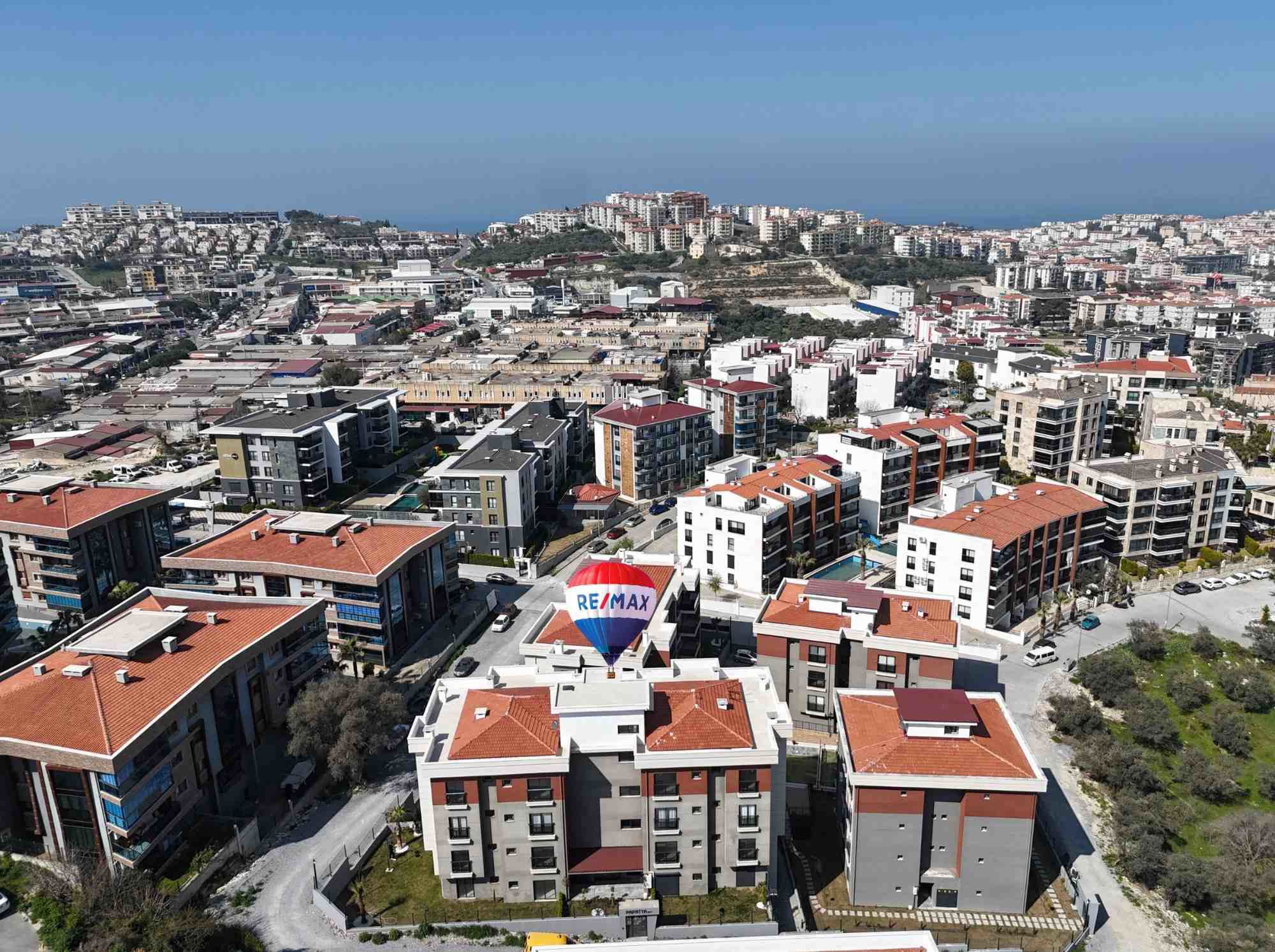 GENİŞ BAHÇE KULLANIMLI, BALKONLU ŞIK 2+1 DAİRE