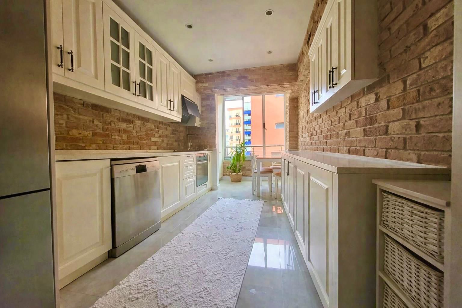 ÇEKMEKÖY EKŞİOĞLU SULTANEVLERİ SİTESİNDE YENİLENMİŞ AKILLI EV SİSTEMLİ 3+1 SATILIK DAİRE
