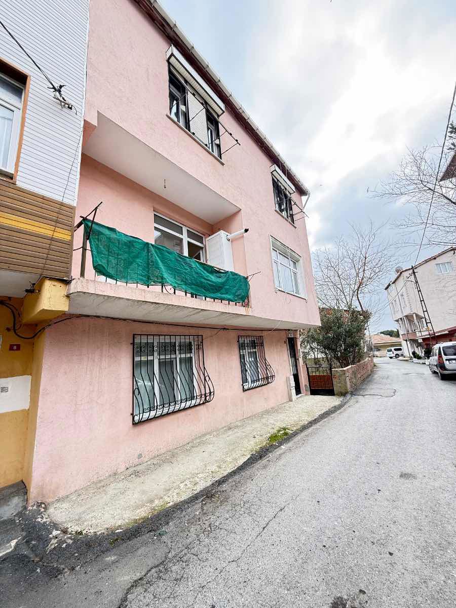 SARIYER MADEN’DE OTOBÜS DURAĞINA YAKIN, BALKONLU ARA KAT 1+1 KIRALIK DAIRE