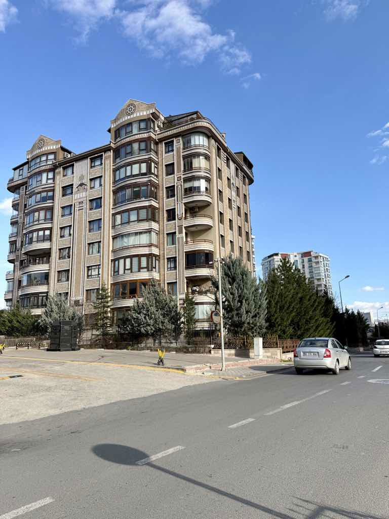BEŞTEPE BÖLGE UZMANINDAN SATILIK 4+1 KÜLLİYE MANZARALI DAİRE