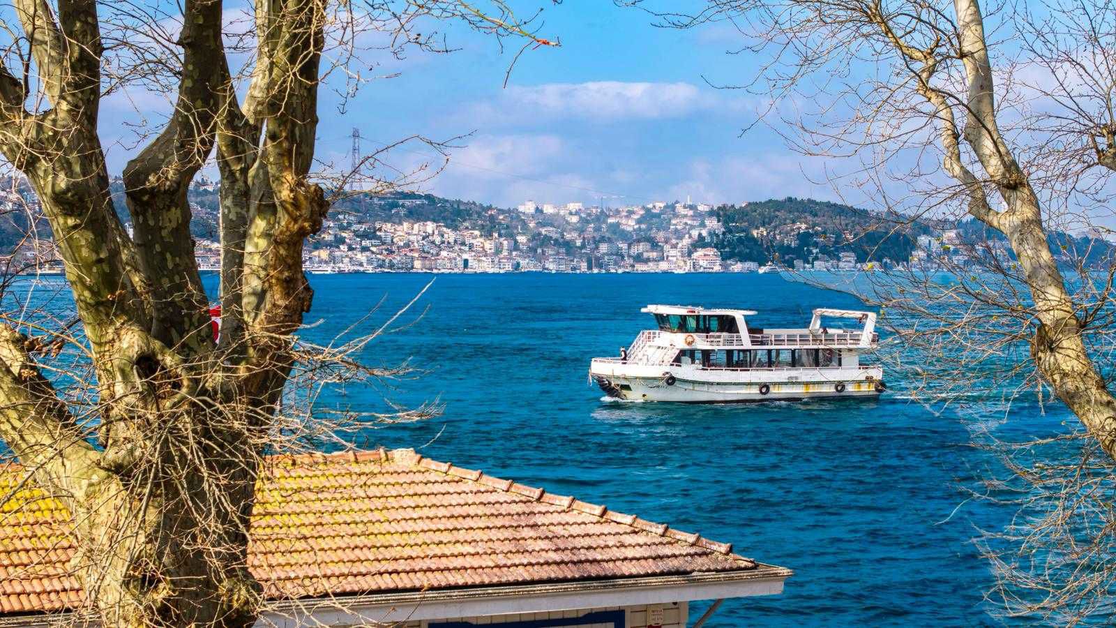 REMAX ANI 'DAN BOĞAZIN KALBİNDE BEYLERBEYİ İSKELE CADDESİ’NDE SATILIK 4+1 YALI DAİRESİ