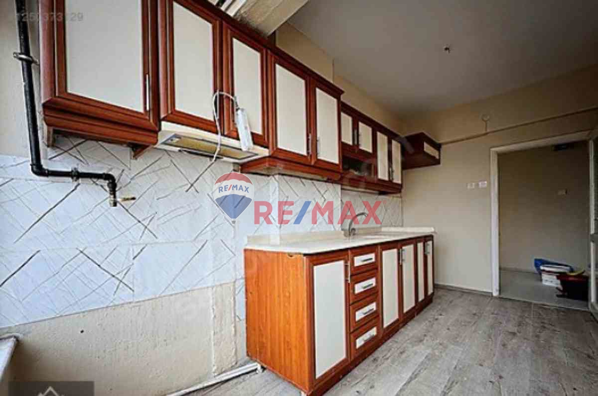 MERKEZ CADDE ÜSTÜ ASANSÖRLÜ KİRACILI YATIRIMLIK DAİRE