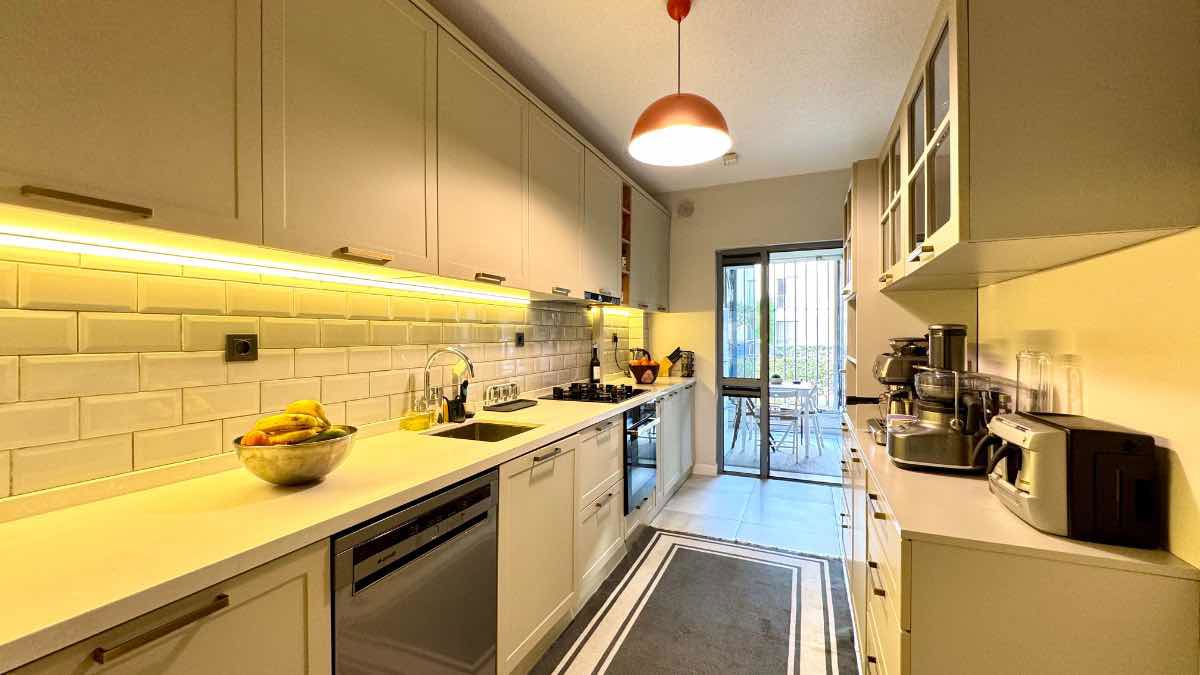 ÖZEL MİMARİ TASARIMINA SAHİP LÜKS 3+1 GİRİŞ KAT SATILIK DAİRE