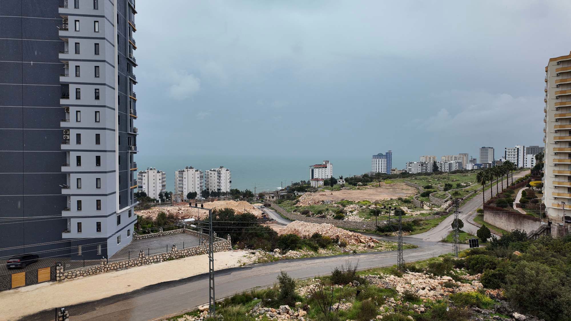REMAX GÜNEY'DEN AYAŞ İCEL LİFE SİTESİNDE SATILIK 1+1 DAİRELER