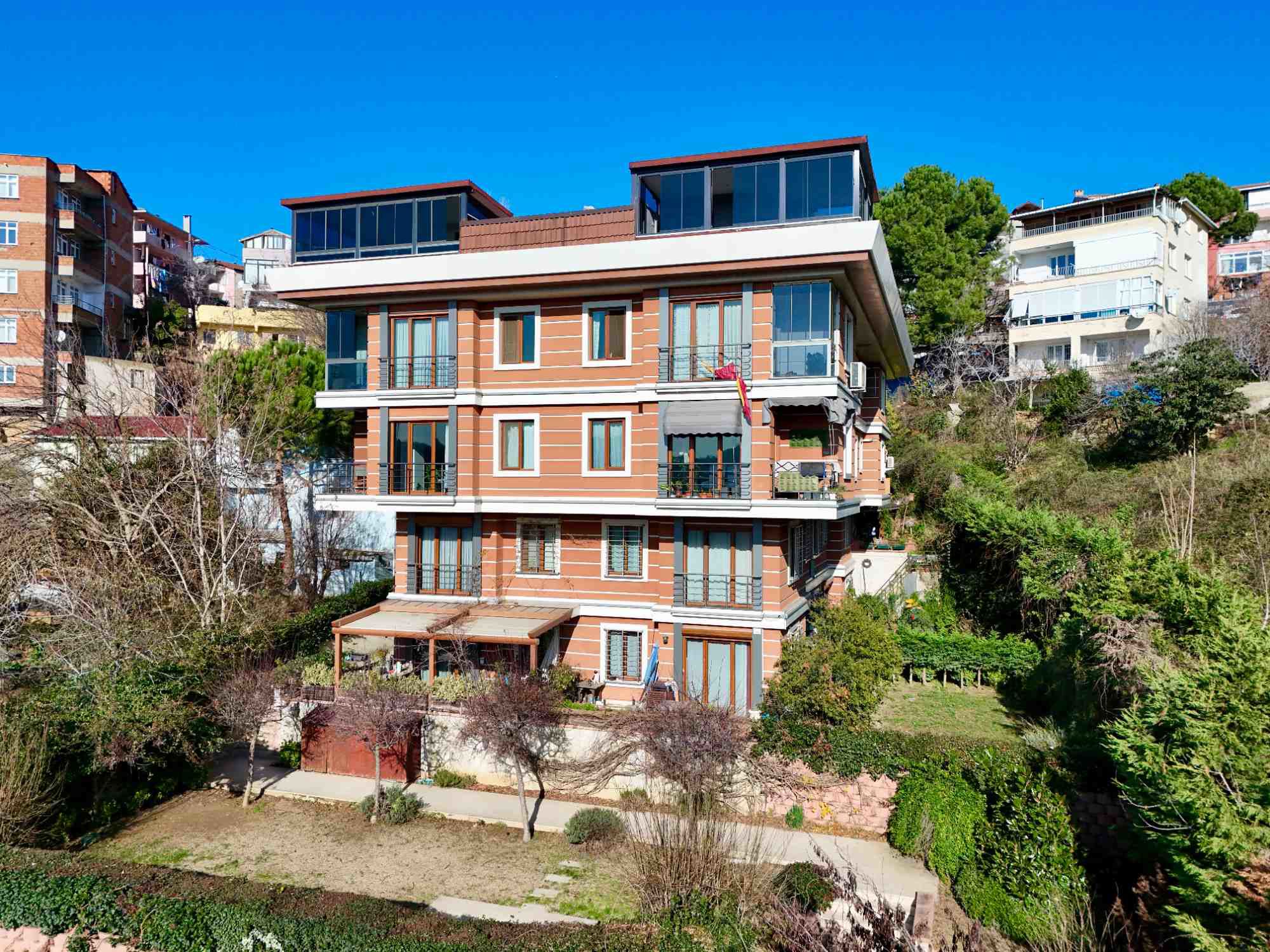 ÜSKÜDAR BEYLERBEYİ NARÇİÇEĞİ KONAKLARI 4+1 SATILIK DUBLEKS DAİRE