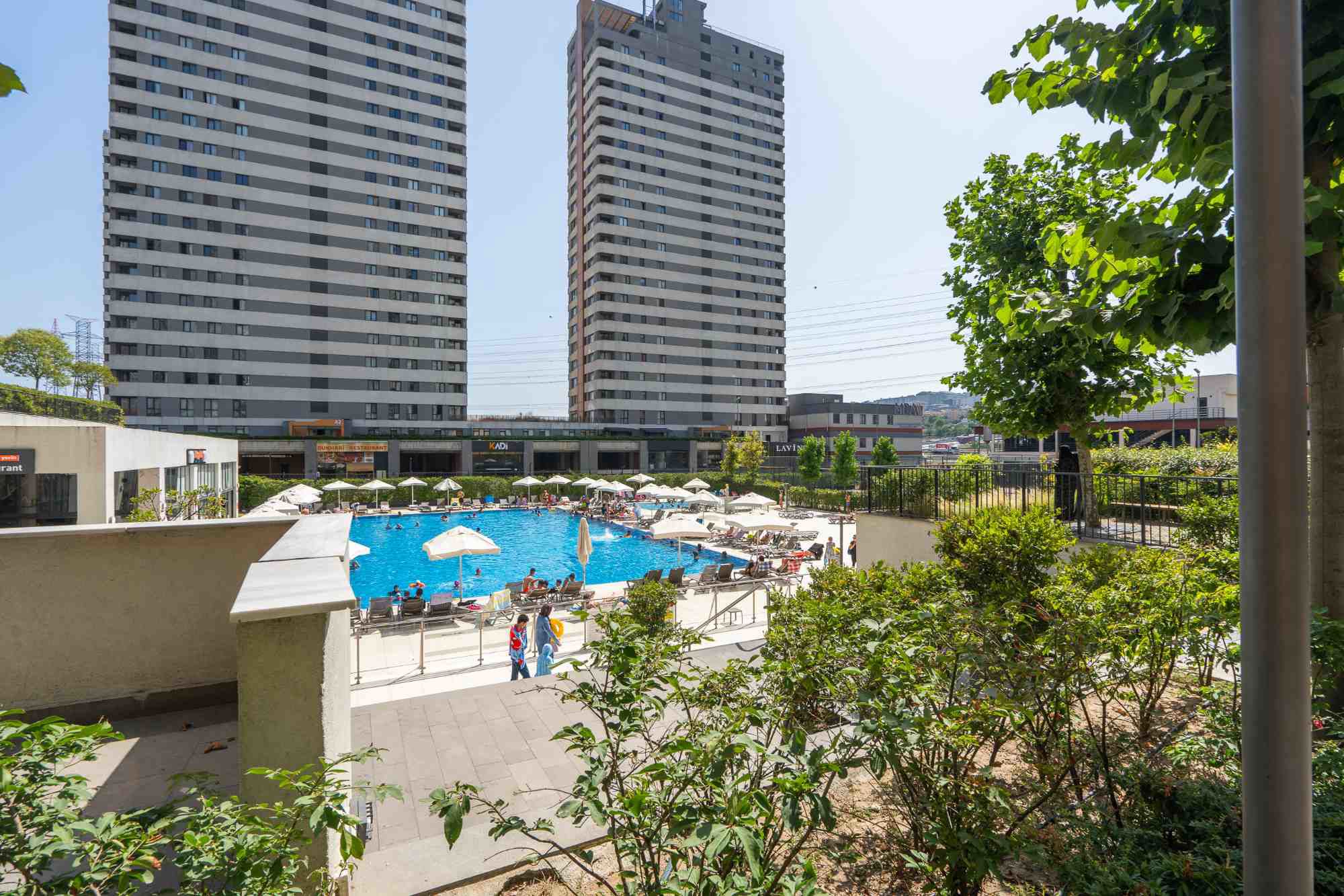 REMAX GELİŞİMDEN HEP İSTANBUL SİTESİNDE 1+1 LÜKS EŞYALI DAİRE