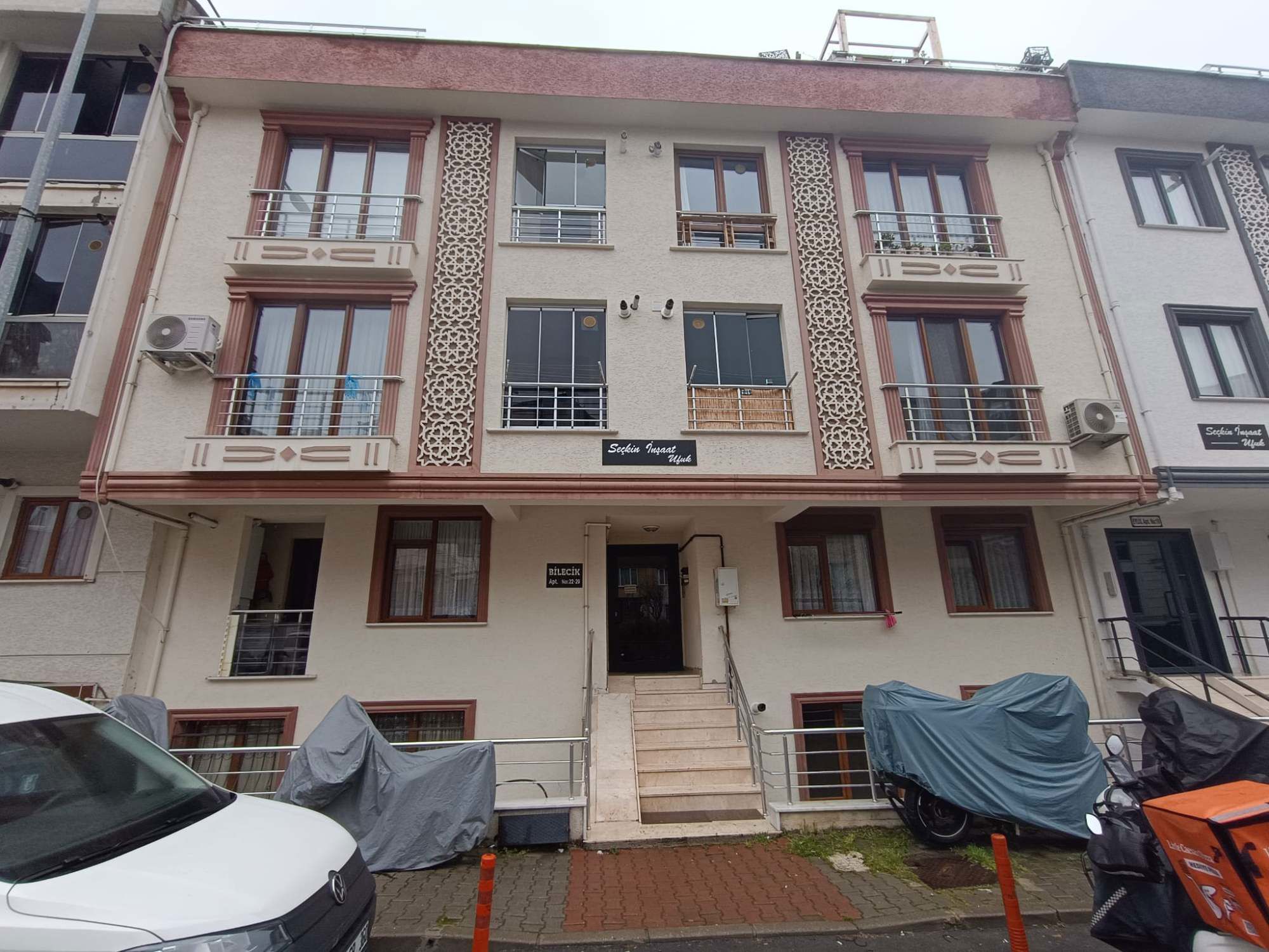 REMAX ASHILL ATAŞEHIR ÖRNEK MAHALLESI  1+1 KIRALIK  GIRIŞ DAIRE