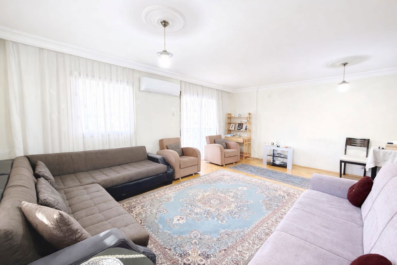 KARŞIYAKA BAHÇELIEVLER  3+1 GENIŞ OTOPARKLI SATILIK DAIRE