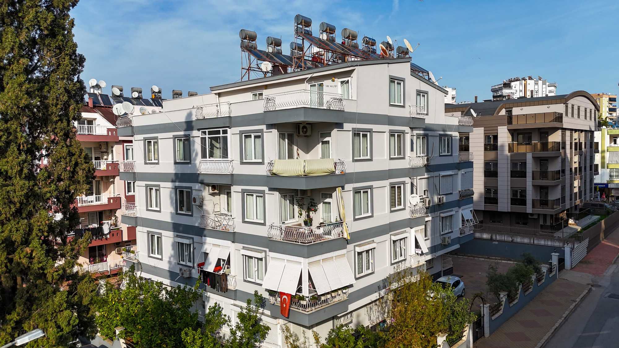 PINARBAŞI MAH ATATÜRK CAD YAKINI GENİŞ 2+1 DAİRE