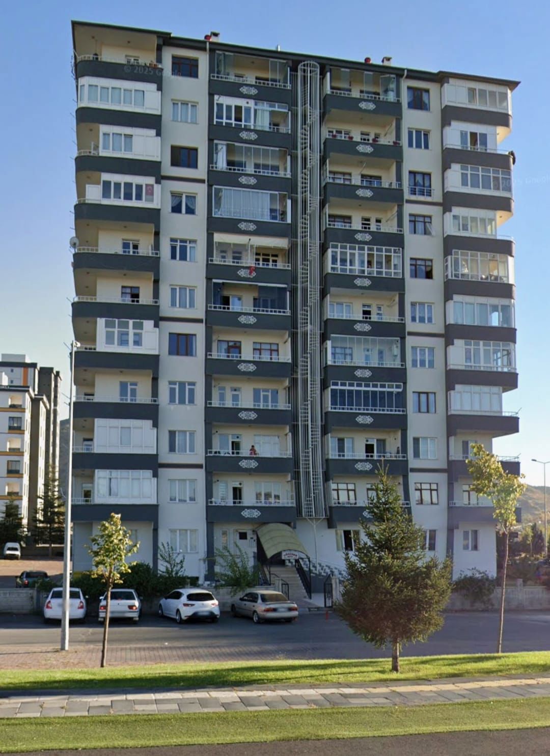 ESENTEPE MAHALLESI KADIR HAS YÜZME HAVUZU YANI 3+1 KIRALIK DAIRE