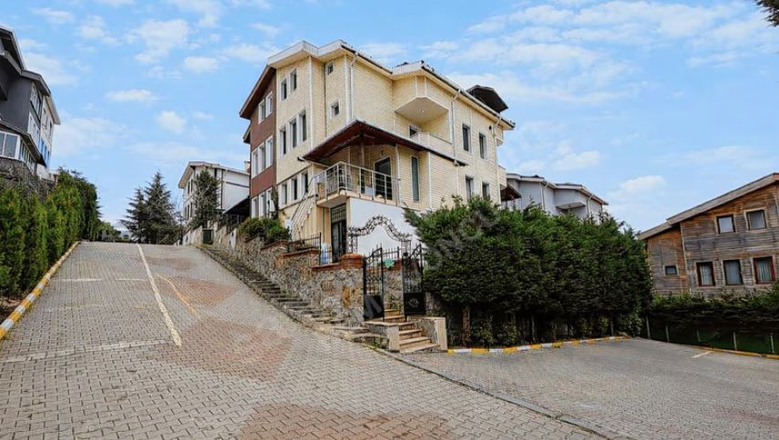 REMAX ÖNCÜ BEYKOZ SERKENT VILLALARI SITESI 5+1 KIRALIK VILLA