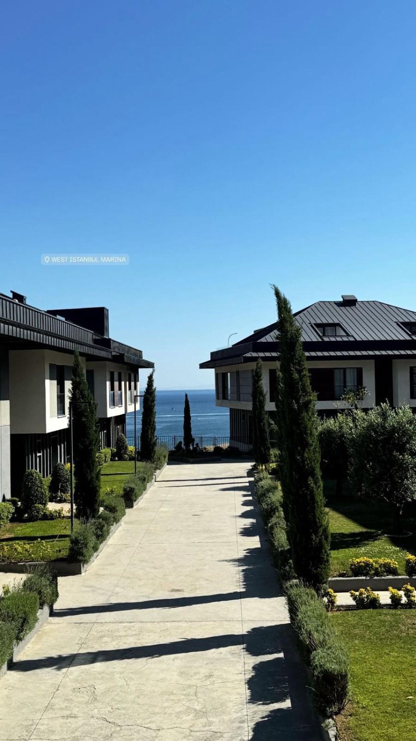 İSTANBUL BEYLİKDÜZÜ 3+1 BAHÇE DUBLEKS LÜKS DAİRE