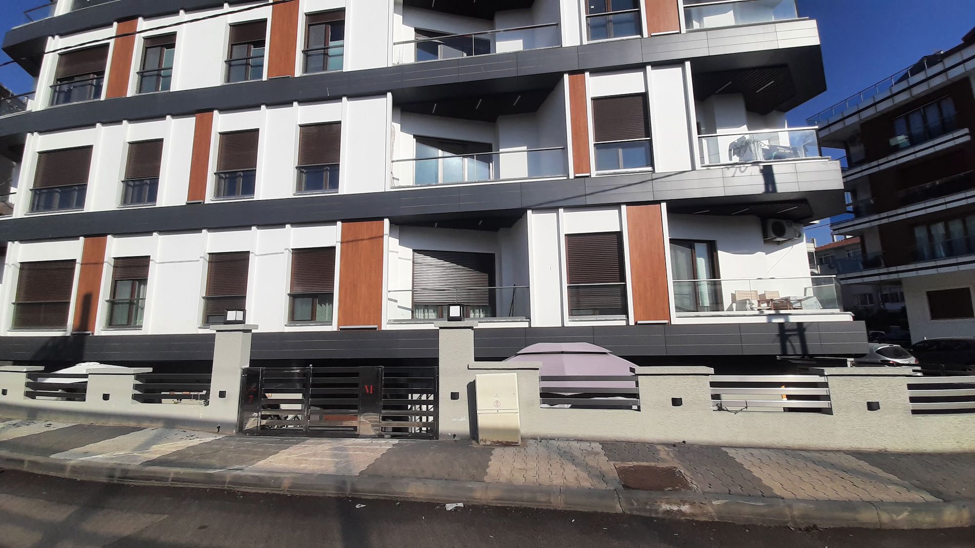 ÇINAR'DA HARİKA BAHÇE KULLANIMLI 3+1 SATILIK DAİRE