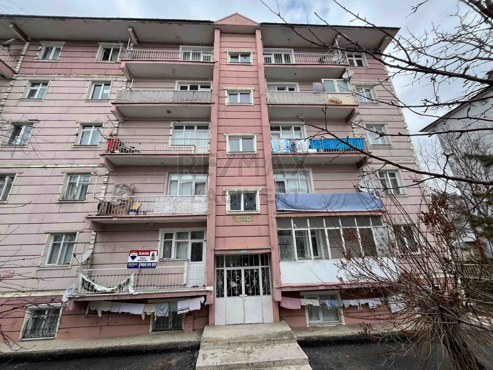 RE/MAX LACİVERT'TEN YENİŞEHİR'DE SATILIK 3+1 DAİRE