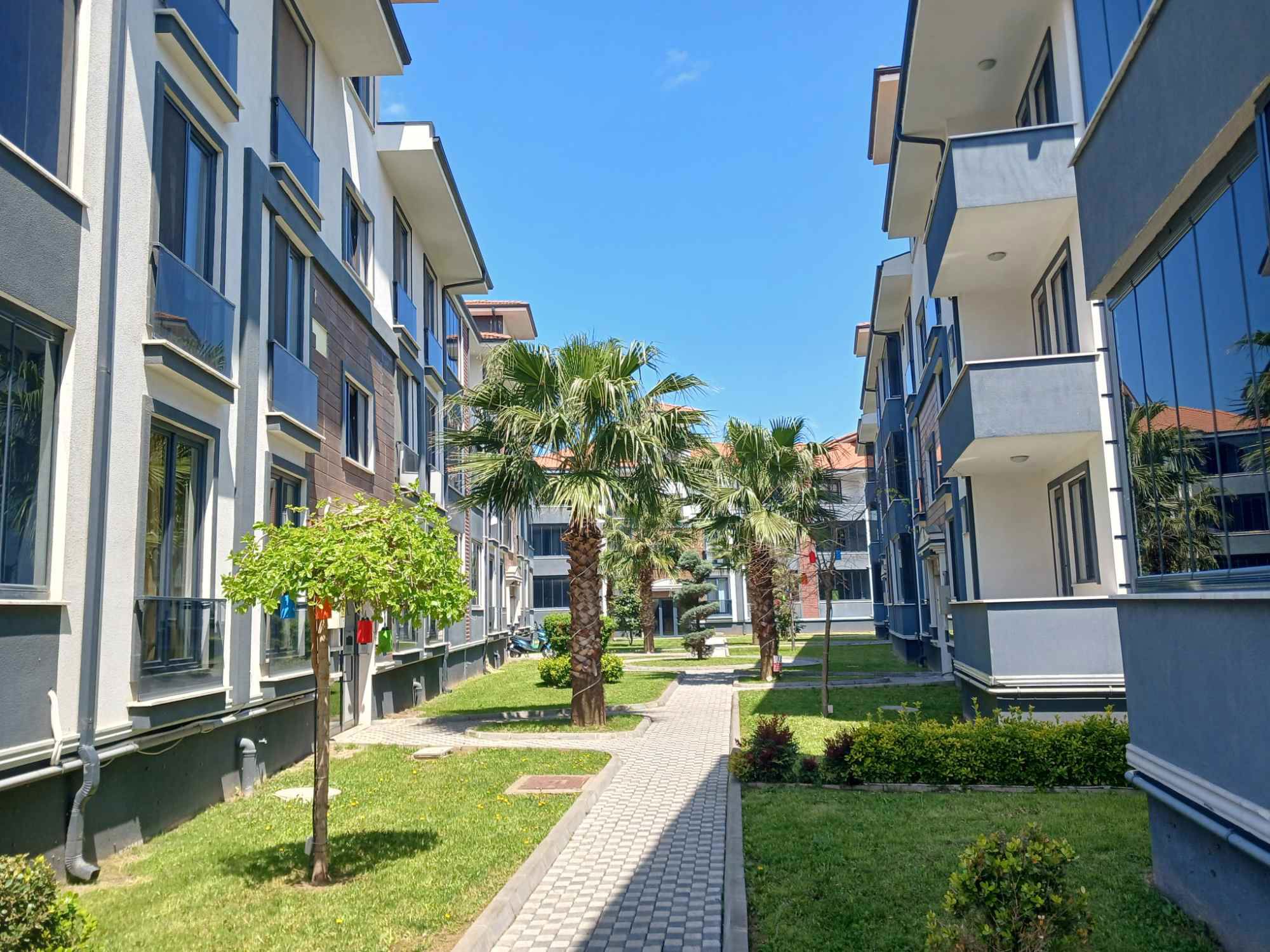 REMAX DESİGN SERDİVAN KÖPRÜBAŞI SİTE İÇİ 4+1 SATILIK DAİRE