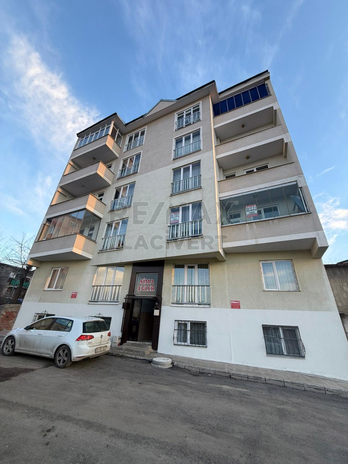 RE/MAX LACİVERT'TEN ŞEHİR MERKEZİN'DE SATILIK 3+1 YÜKSEK BODRUM
