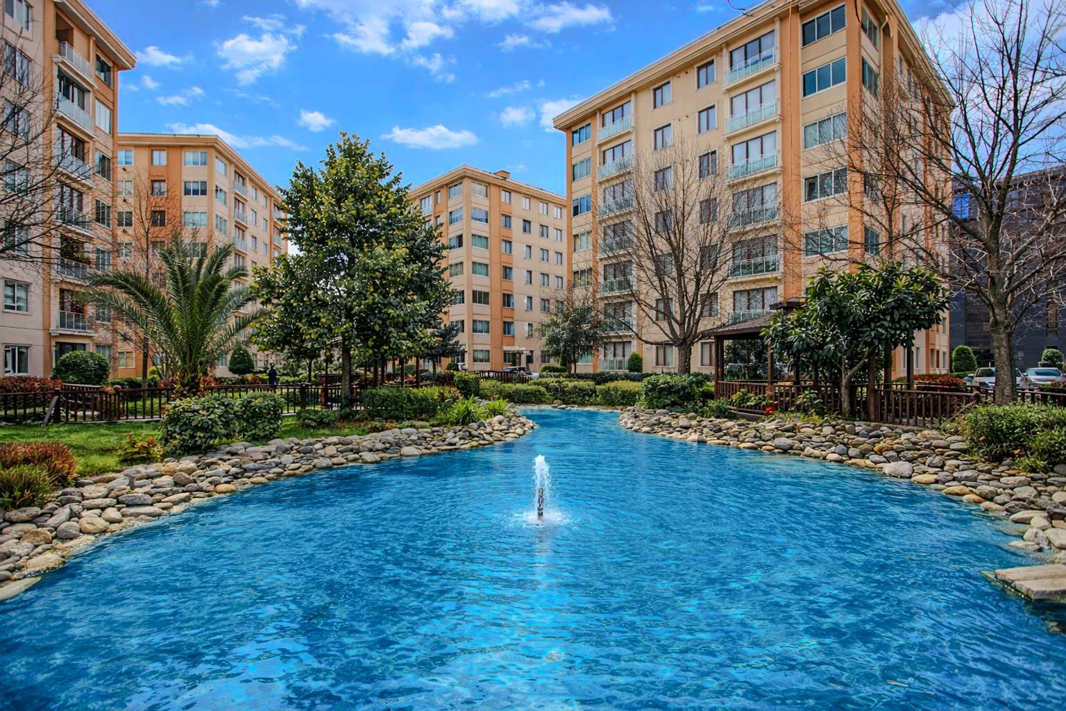 SULTANBEYLİ SİTE İÇİNDE SATILIK GENİŞ 2+1 DAİRE SULTAN KONAKLARI