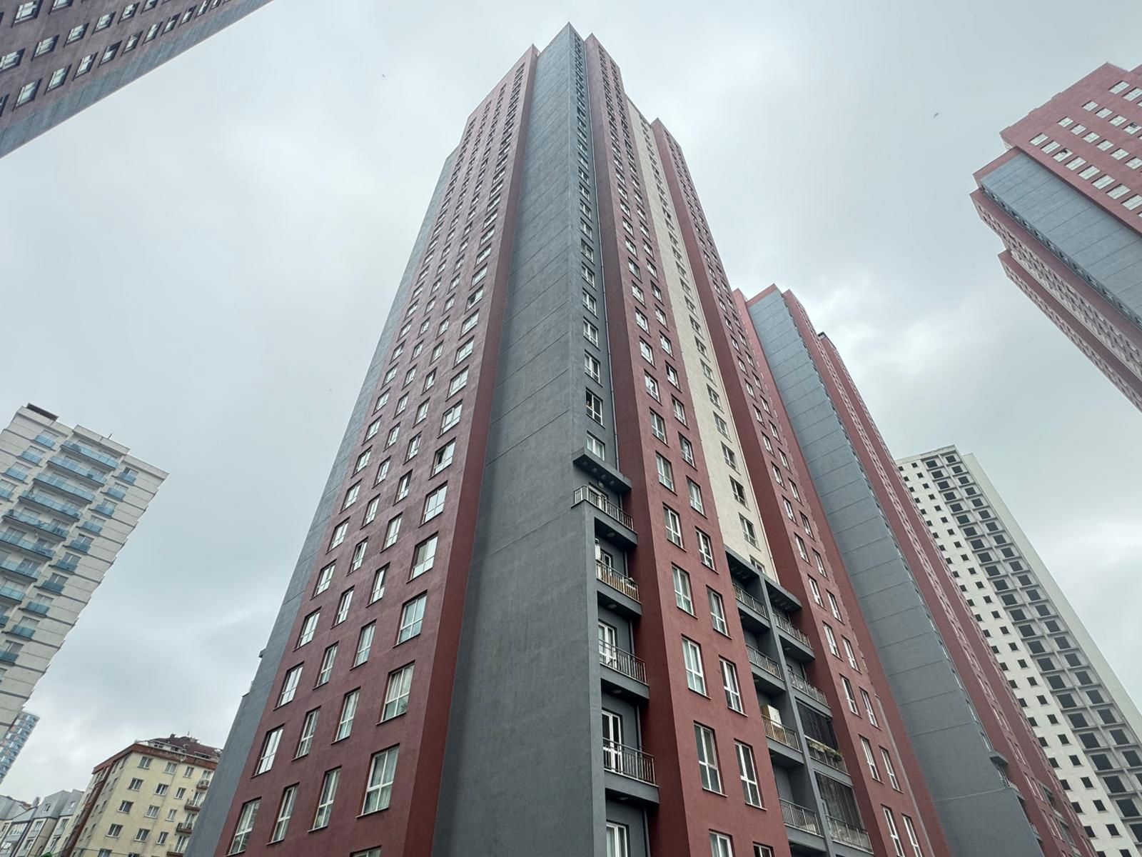 ÖZYURTLAR N TOWERS'TA ÖNÜ AÇIK PARK CEPHELİ SATILIK 2+1 DAİRE!!