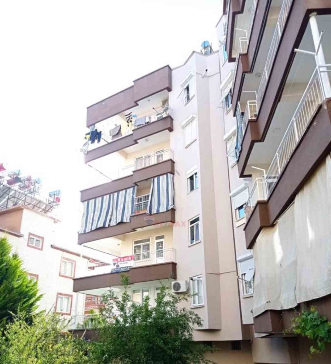 DÖŞEMEALTI BAHÇEYAKA SINIRINDA GENIŞ 3+1 ARAKAT SITE IÇI KIRALIK DAIRE