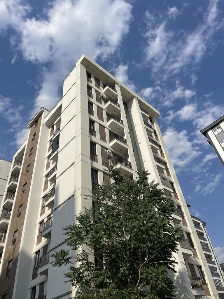 REMAX YENİ'DEN HARİKA KONUMLU 1+1 BALKONLU DAİRE~