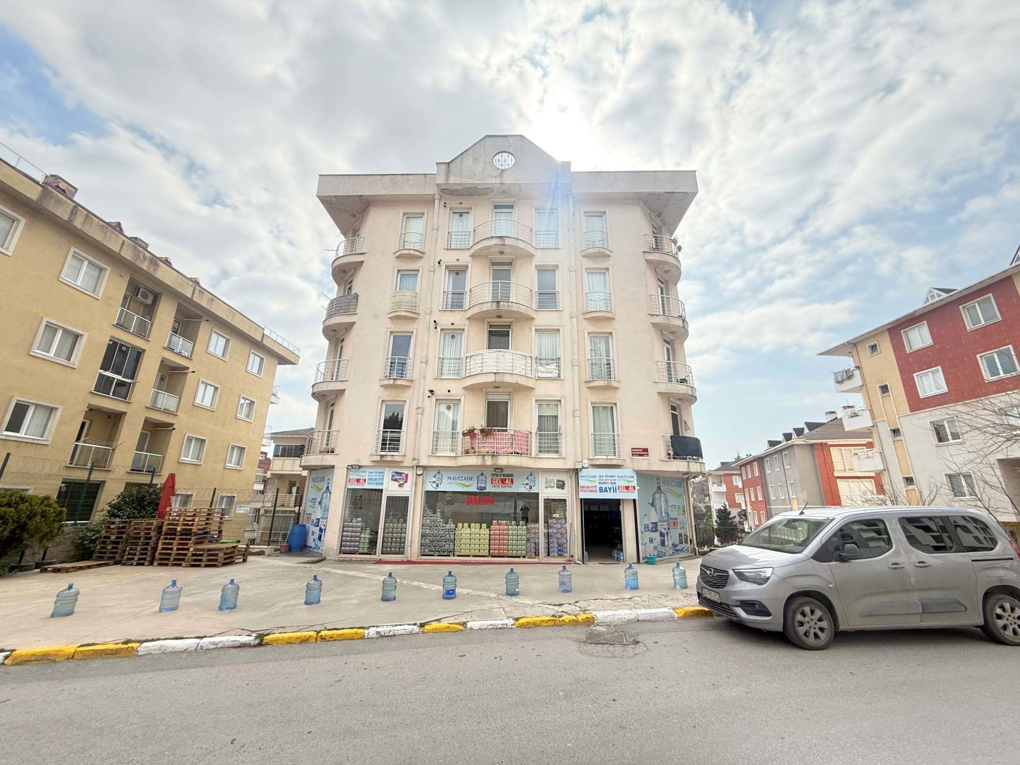 YAYALAR'DA METROYA YÜRÜME MESAFESİNDE, ÖNÜ AÇIK MANZARALI, FIRSAT 1+1 ARA KAT DAİRE!