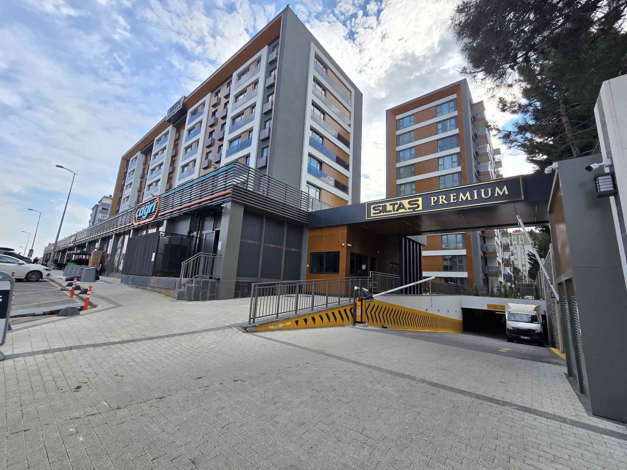 SİLTAŞ PREMIUM SİTESİNDE SİTE İÇİNE BAKAN BALKONLU 2+1 SATILIK DAİRE