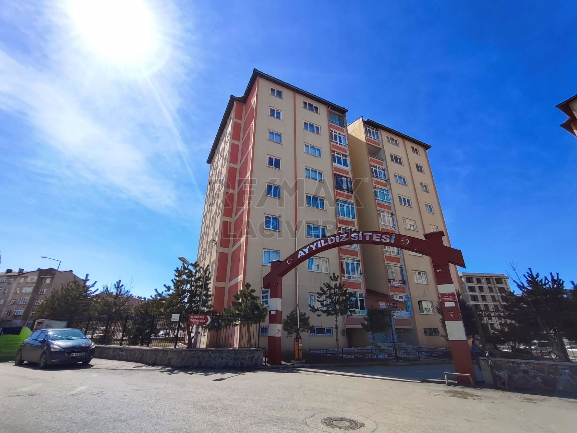 RE/MAX LACİVERT'TEN AYYILDIZ TOKİLER'DE 3+1 SATILIK DAİRE