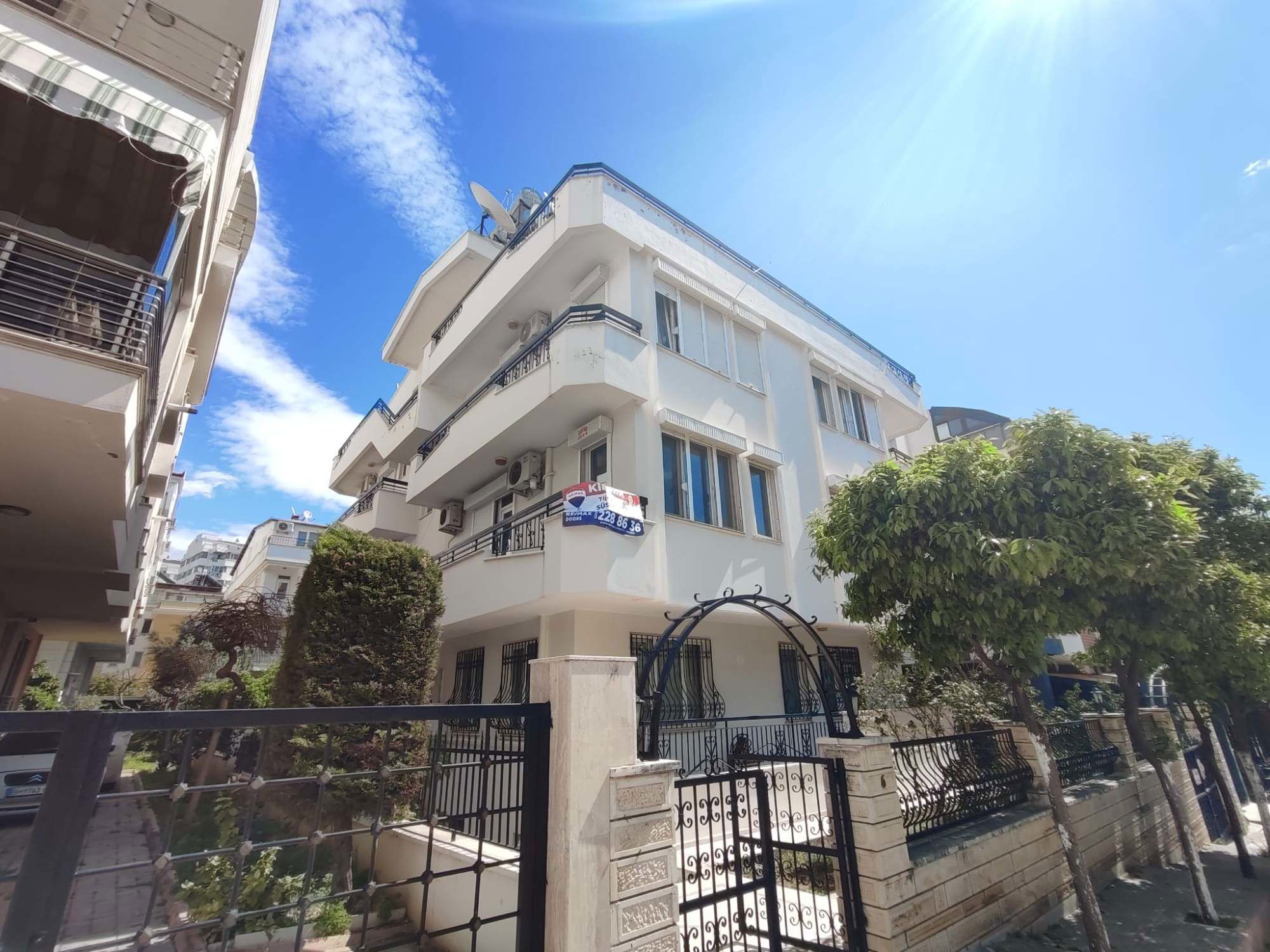 FIRSAT KONYAALTI ALTINKUMDA DENİZE 200M ÜÇ KLİMALI KİRALIK DAİRE