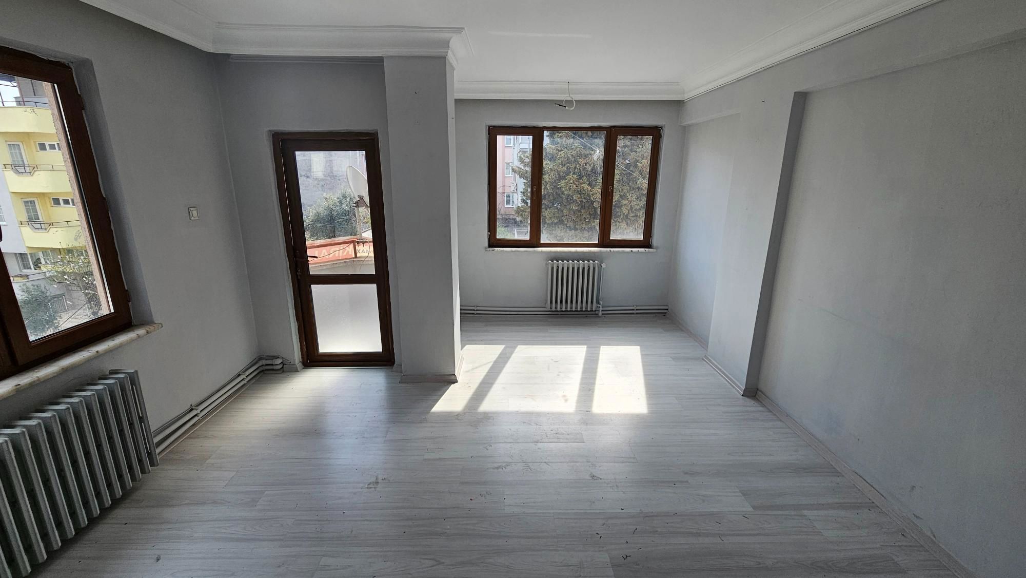 RE/MAX İNCİ'DEN HASAN BASRİ ÇANTAY'DA KİRALIK 3+1  ARA KAT  DAİRE