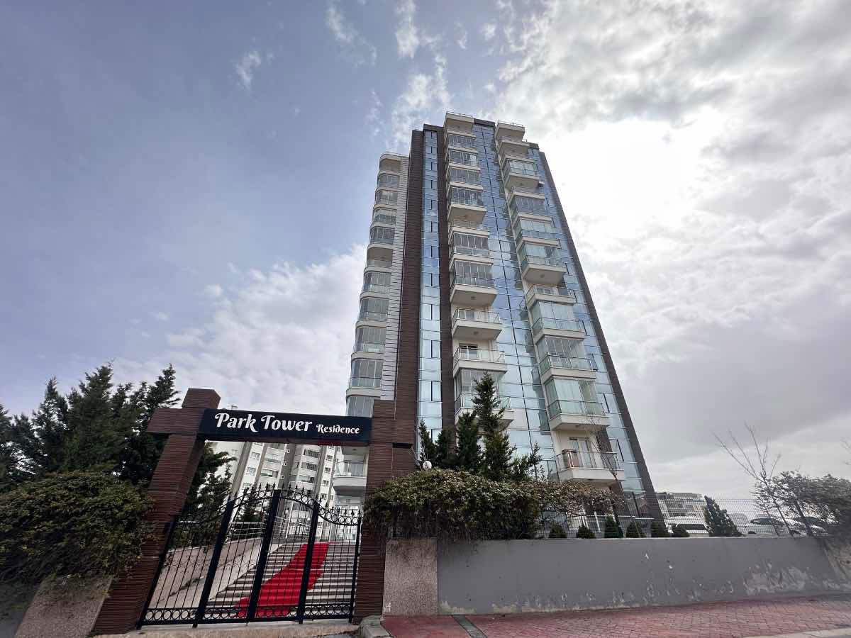 PARK CADDESİ PARK TOWER SİTESİNDE BAKIMLI SATILIK 2+1 DAİRE