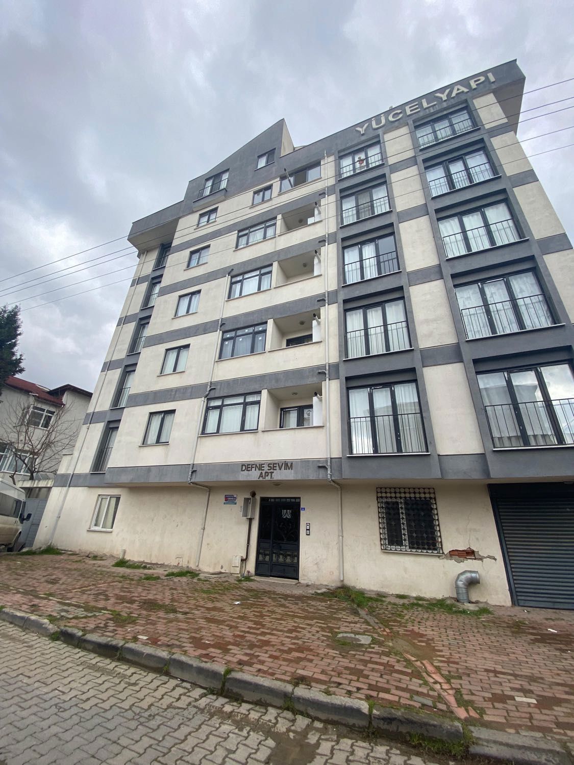 ÇAYIROVA YENİMAHALLE’DE OKUL KARŞISI TERASLI 4+1 ÜST DUBLEKS